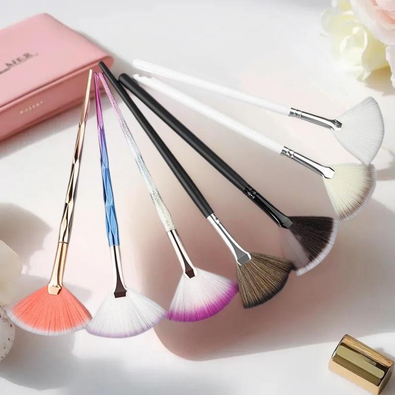 Large Flat Highlight Blush Fan - đánh giá và giá Beauty Queen Makeup